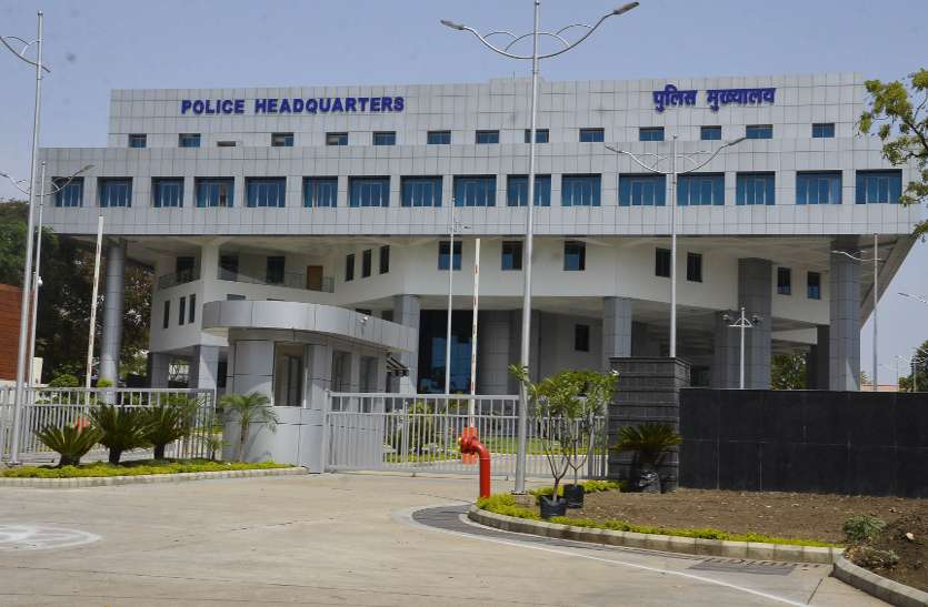 मध्यप्रदेश में अब पुलिस महकमे में बड़ी सर्जरी, रीवा समेत कई जिलों के अधिकारी बदले गए, देखें लिस्ट मध्यप्रदेश में अब पुलिस महकमे में बड़ी सर्जरी, रीवा समेत कई जिलों के अधिकारी बदले गए, देखें लिस्ट