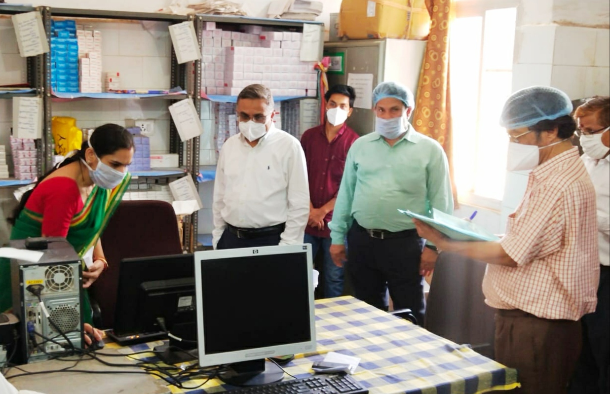 रीवा: अस्पतालों में लापरवाही देख भड़कें स्वास्थ्य पीएस, CMHO को वार्निंग, मीडिया प्रभारी सस्पेंड रीवा: अस्पतालों में लापरवाही देख भड़कें स्वास्थ्य पीएस, CMHO को वार्निंग, मीडिया प्रभारी सस्पेंड