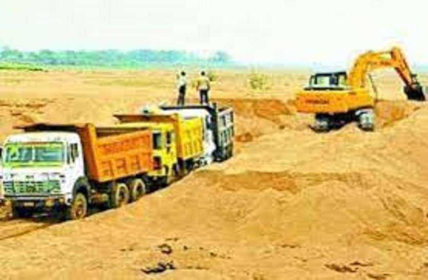 नया नियम: मध्यप्रदेश में रेत खदानों में मशीन नहीं मजदूर काम करेंगे