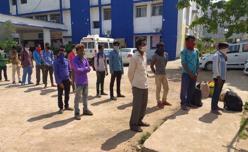 पूर्व मंत्री राजेंद्र शुक्ल के अपील पर अभिनेता सोनू सूद ने मुंबई में फंसे मजदूरों को रीवा भिजवाया पूर्व मंत्री राजेंद्र शुक्ल के अपील पर अभिनेता सोनू सूद ने मुंबई में फंसे मजदूरों को रीवा भिजवाया