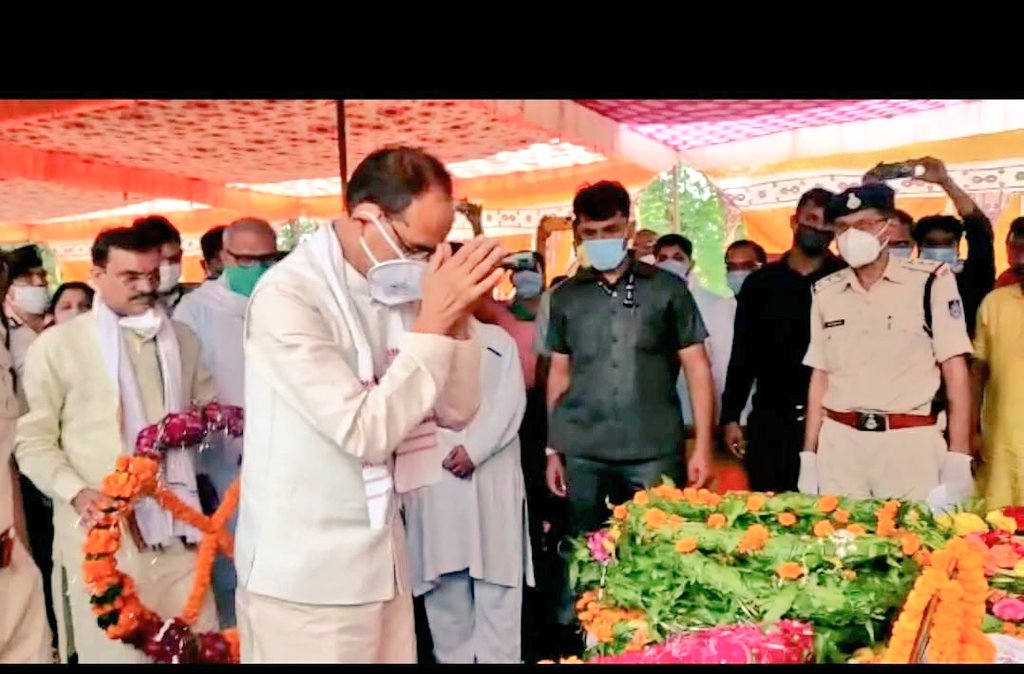 REWA में CM SHIVRAJ का वादा, शहीद दीपक की पत्नी को सरकारी नौकरी, परिजनों को 1 करोड़ रूपए, पक्का मकान या एक पॉल्ट दिया जाएगा REWA में CM SHIVRAJ का वादा, शहीद दीपक की पत्नी को सरकारी नौकरी, परिजनों को 1 करोड़ रूपए, पक्का मकान या एक पॉल्ट दिया जाएगा