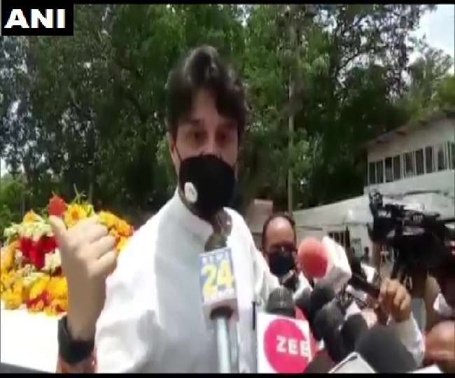 जानिए ज्योतिरादित्य ने क्यों कहा टइगर अभी जिन्दा है देखिये Video और पढ़िए पूरी खबर जानिए ज्योतिरादित्य ने क्यों कहा टइगर अभी जिन्दा है देखिये Video और पढ़िए पूरी खबर