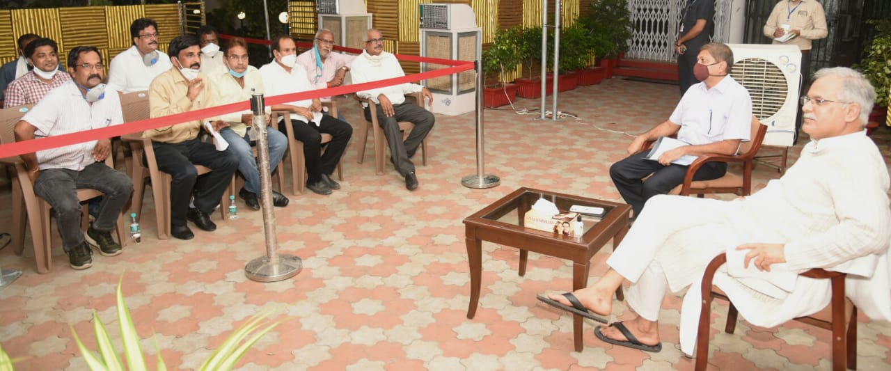 CM BHUPESH BAGHEL ने अधिकारी-कर्मचारियों को दे दी बड़ी राहत, ख़ुशी की लहर