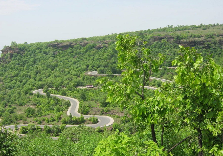 रीवा / बरदहा घाटी में फाइनेंस कंपनी के कर्मचारियों के साथ 5 लाख की लूट