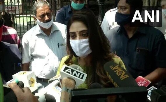 लोग नोट बंदी की तरह पीड़ित होंगे:TikTok बैन पर TMC सांसद नुसरत जहान लोग नोट बंदी की तरह पीड़ित होंगे:TikTok बैन पर TMC सांसद नुसरत जहान