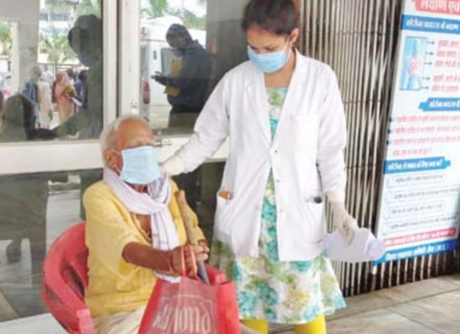 रीवा / 90 वर्षीय वृद्ध ने कोरोना से जीती जंग, पर अपनों से हारें, स्वस्थ होने के बावजूद भी गांव में ही प्रवेश नहीं...