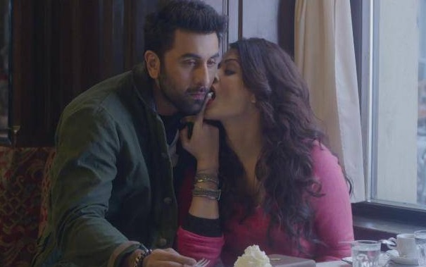 खुद से छोटे अभिनेता संग जब ऐश्वर्या ने दिए थे कई बोल्ड सीन, फिर बच्चन परिवार ने ऐश.... खुद से छोटे अभिनेता संग जब ऐश्वर्या ने दिए थे कई बोल्ड सीन, फिर बच्चन परिवार ने ऐश....