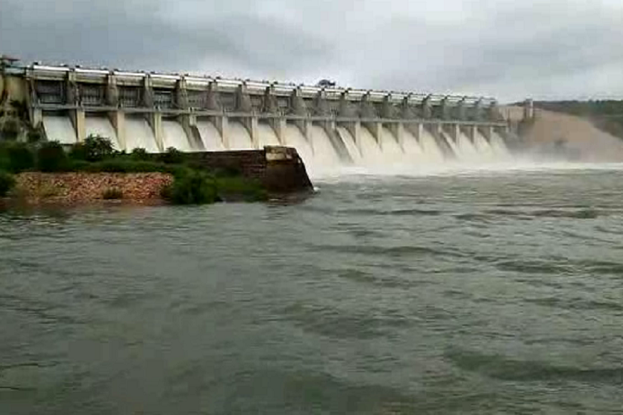 रीवा: बाणसागर के 14 गेट अब भी खुले, बकिया और बीहर भी ओव्हर फ्लो रीवा: बाणसागर के 14 गेट अब भी खुले, बकिया और बीहर भी ओव्हर फ्लो