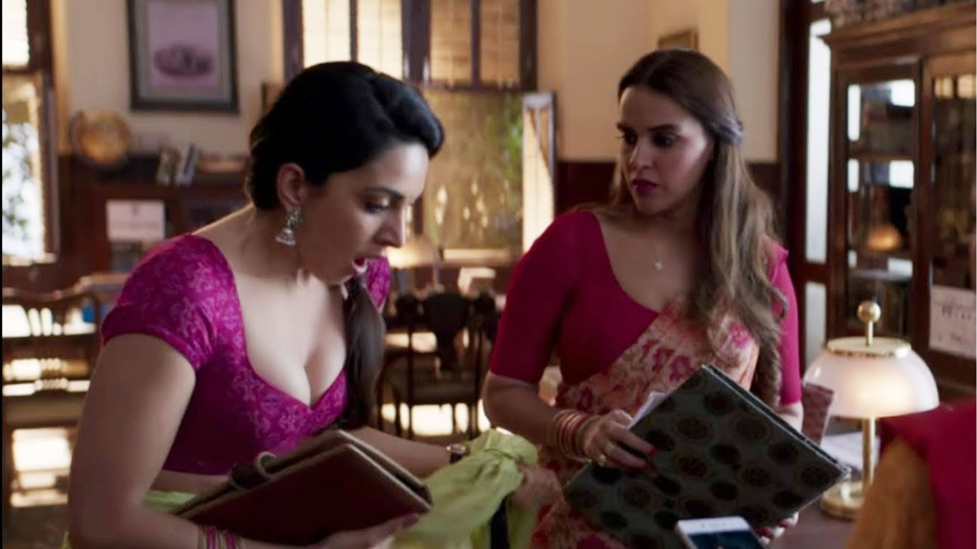 शाहिद की एक्ट्रेस कियारा आडवाणी ने बताया की Lust Stories में ऐसी सीन करने में मच गया था हड़कंप, करण बोले.... शाहिद की एक्ट्रेस कियारा आडवाणी ने बताया की Lust Stories में ऐसी सीन करने में मच गया था हड़कंप, करण बोले....