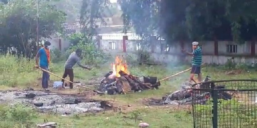 रीवा: जान जोखिम में डालकर अंत्येष्टि करने को मजबूर,नहीं दी जा रही पीपीई किट, सामने आई अधिकारियों की बड़ी चूक