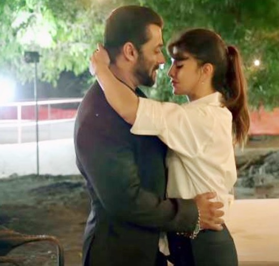 जैकलीन ने कहा लाॅकडाउन में मैं सलमान के साथ रही, सलमान ने मेरे साथ... जैकलीन ने कहा लाॅकडाउन में मैं सलमान के साथ रही, सलमान ने मेरे साथ...