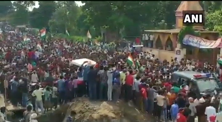 शहीद जवान ग्रेनेडियर रवि कुमार सिंह का शव मिर्ज़ापुर लाया गया , नम हुई लोगो की आँखे