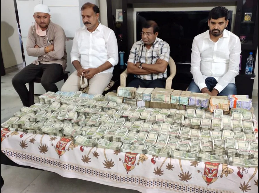 आज तक का सबसे बड़ा धनकुबेर तहसीलदार, रिश्वत का इतना पैसा मिला कि लग गया ढेर