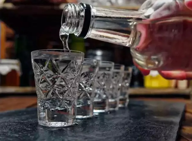 सेहत के लिए किसी रामबाण से कम नहीं Vodka, इसके फायदे जान हर कोई हो जाएगा हैरान