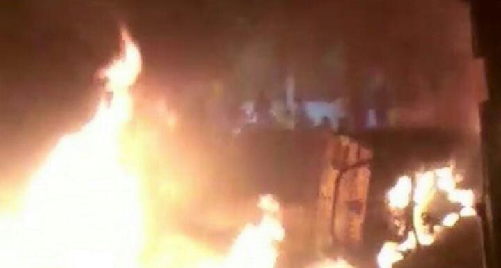 हिंसा के बाद थाने में आगज़नी गृह मंत्री ने लोगों से शान्ति की अपील