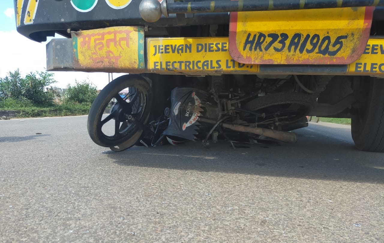 रीवा में भीषण सड़क हादसा, ट्रक ने 4 को कुचला, बच्ची समेत एक ही परिवार के 3 लोगों की मौत