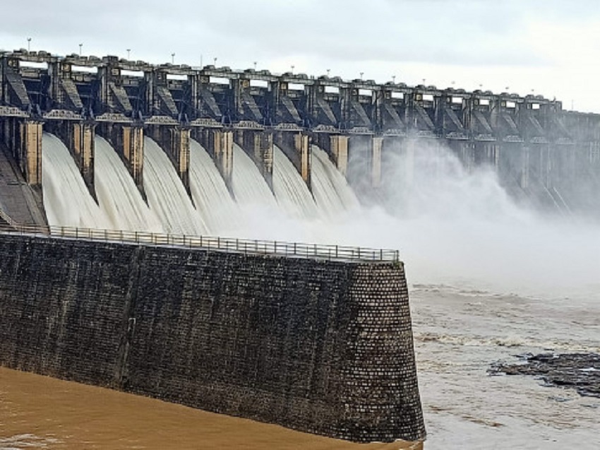 Jabalpur में ग्वारीघाट सहित सभी घाट डूबे, खोलना पड़ा बरगी बांध का गेट