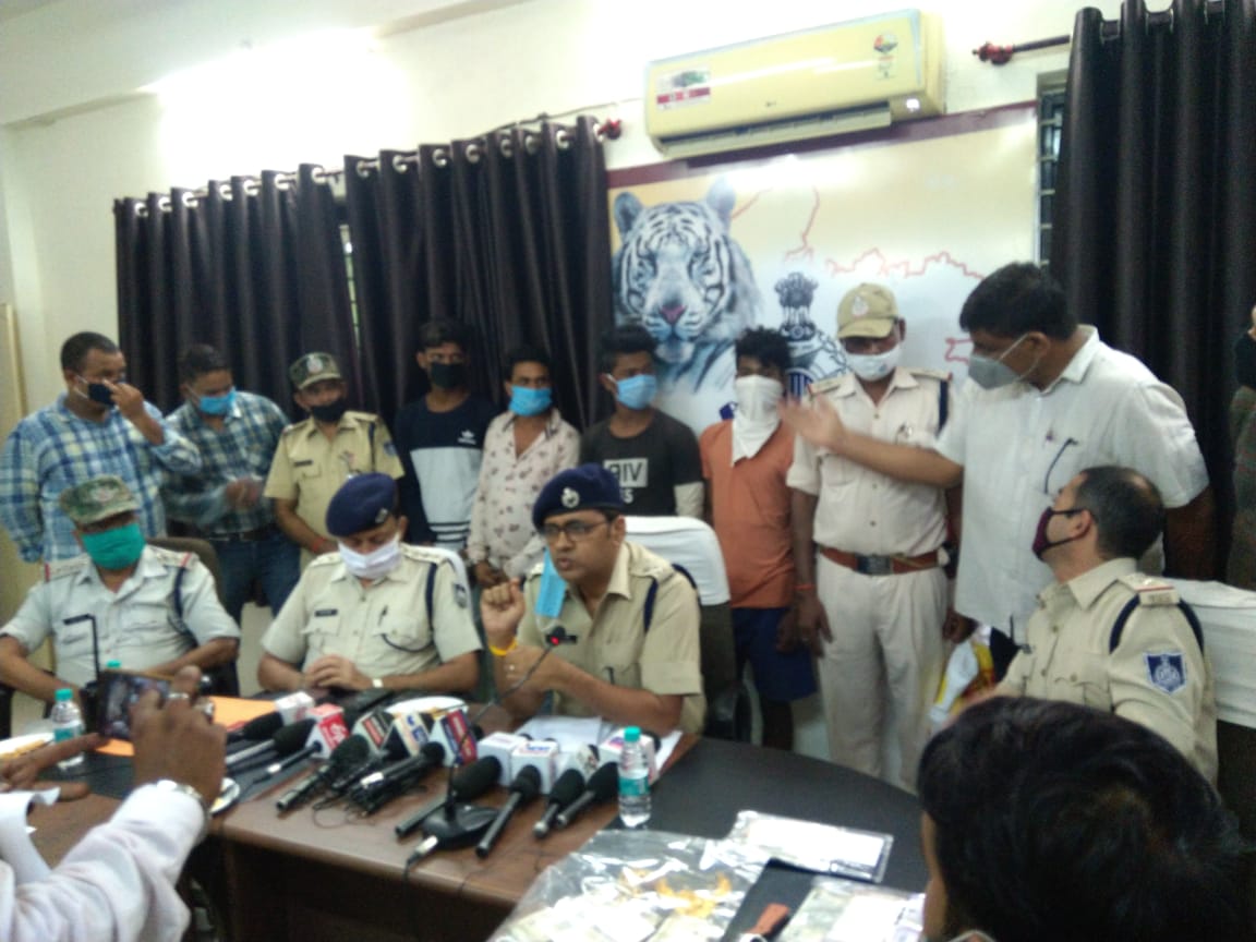 रीवा: 11 लाख में आधी रकम खा गए चोर, आधी पुलिस ने की बरामद.....