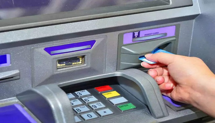 ग्राहकों को एटीएम फ्रॉड से बचाने के लिए बैंक ने उठाये ये कदम, ATM ट्रांजेक्शन बना दिया सेफ, ऐसे उठाएं फायदा