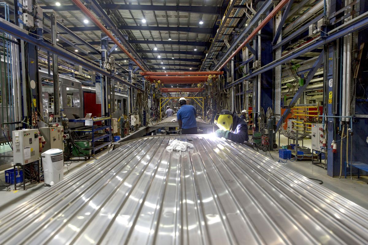 फैक्ट्री उत्पादन में लगातार पांचवे महीने गिरावट: Index of Industrial Production