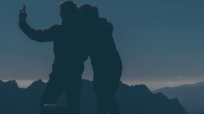 मध्यप्रदेश: सेल्फी के चक्कर मे जान गँवाई, हजार फीट गहरी खाई में गिरे 2 युवक, हुई मौत मध्यप्रदेश: सेल्फी के चक्कर मे जान गँवाई, हजार फीट गहरी खाई में गिरे 2 युवक, हुई मौत