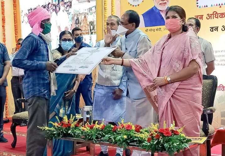 MP : किसान फसल बीमा न्यूनतम राशि को लेकर सीएम शिवराज ने किया बड़ा ऐलान, कहा सरकार बनाएगी नए नियम MP : किसान फसल बीमा न्यूनतम राशि को लेकर सीएम शिवराज ने किया बड़ा ऐलान, कहा सरकार बनाएगी नए नियम