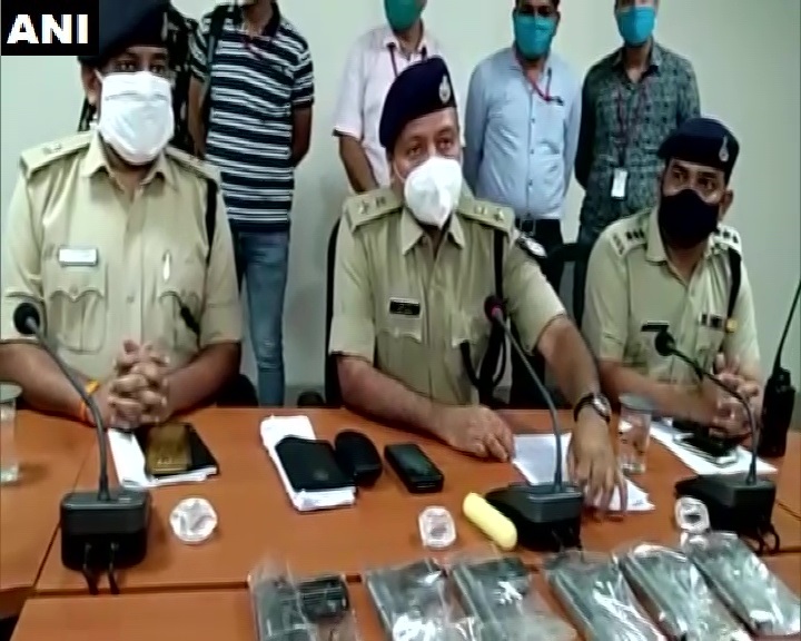 क्राइम ब्रांच ने 6 पिस्टल के साथ युवको को पकड़ा क्राइम ब्रांच ने 6 पिस्टल के साथ युवको को पकड़ा