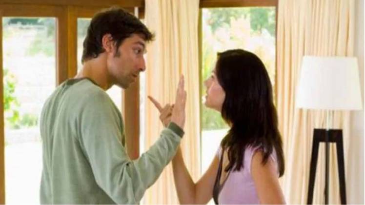 अगर प्रेमिका या पत्नी देती है ख़ुदकुशी की धमकी, तो फ़ौरन करें ये काम... अगर प्रेमिका या पत्नी देती है ख़ुदकुशी की धमकी, तो फ़ौरन करें ये काम...