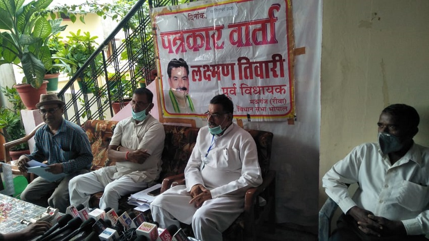 रीवा: भारत में लांच हुए पहले गोबर पेन्ट से जन अस्मिता कार्यकर्ताओं में हर्ष : लक्ष्मण तिवारी