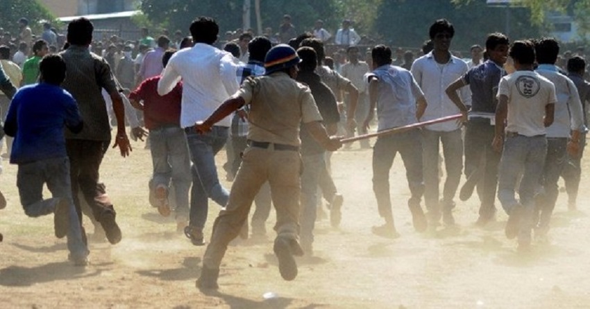 मुख्यमंत्री शिवराज का विरोध कर रहे मंडी कर्मचारियों को पुलिस ने लाठियों से पीटा, एक कर्मचारी का हांथ टूटा, 20 घायल