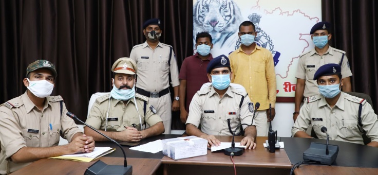 ट्रैक्टर एजेंसी को लेकर हुई हत्या का पुलिस ने किया पर्दाफाश, कट्टा, कारतूस सहित दो आरोपी गिरफ्तार ट्रैक्टर एजेंसी को लेकर हुई हत्या का पुलिस ने किया पर्दाफाश, कट्टा, कारतूस सहित दो आरोपी गिरफ्तार