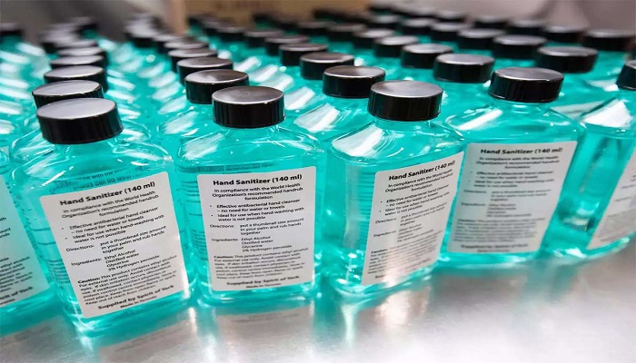 सैनिटाइजर की बोतल में लगी आग, शख्स को गवानी पड़ गई जान