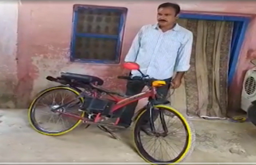 रीवा के इस शख्स ने साइकिल को ही बना दी मोटरसाइकिल, एडवांस टेक्नोलॉजी से भरपूर है साइकिल..