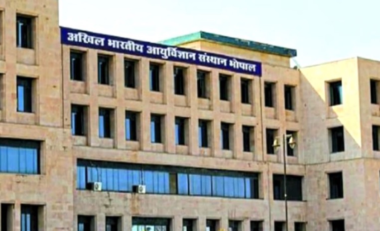 MP News : कोरोना पीड़ित महिला AIIMS की दूसरी मंजिल से कूदी, हुई मौत