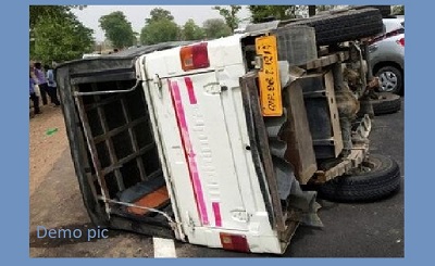 मैहर देवी दर्शन करने जा रहे दर्शनार्थियो से भरा पिकअप पलटा, एक मौत, 13 घायल