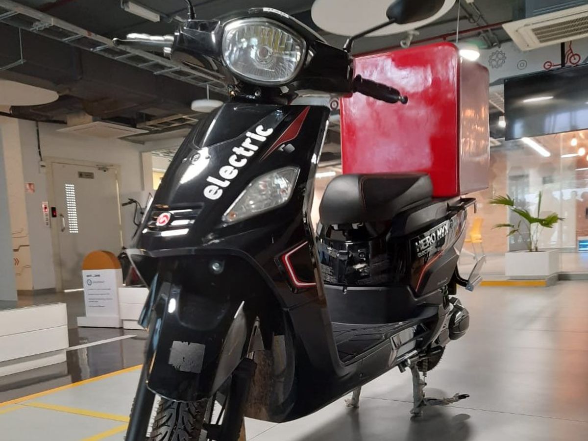 210 km का माइलेज देता है HERO का यह स्कूटर, जानिए कीमत और फीचर्स 210 km का माइलेज देता है HERO का यह स्कूटर, जानिए कीमत और फीचर्स