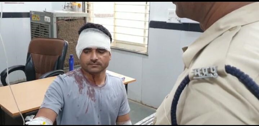 MP: पुलिस पर धारदार हथियार से हमला कर भाग निकला आरोपी