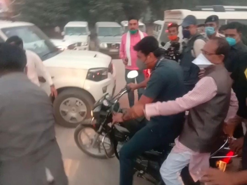 बाइक पर सवार मध्यप्रदेश सरकार, जानिए क्या है पूरा कारण....