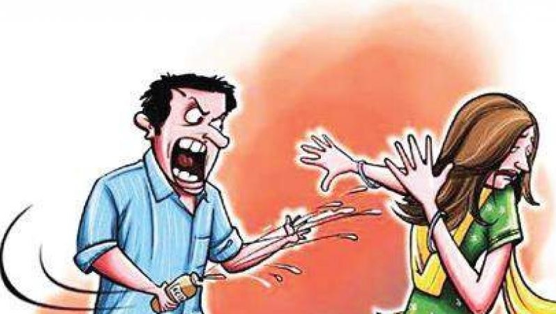 मध्यप्रदेश : शादी तय होने के बाद युवती ने बात करने से किया इंकार, तो एसिड फेंक दिया, दो गिरफ्तार