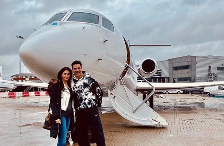 अक्षय ने वाणी कपूर संग शेयर की तस्वीर, लिखा मिशन हुआ पूरा, अब प्लेन को वापस लाने का है समय