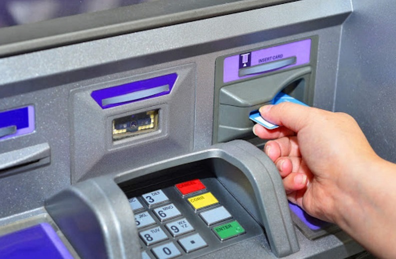 ATM से 5 हजार रूपए से अधिक की निकासी पर लग सकता है चार्ज, जानिए RBI की पूरी प्लानिंग