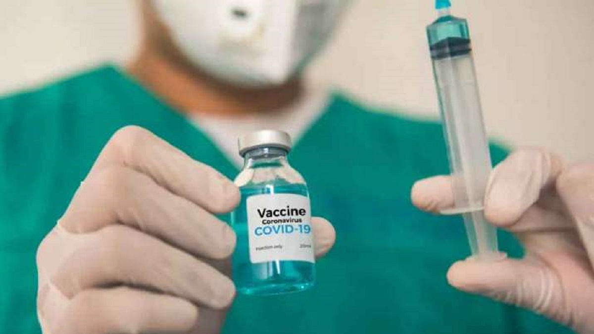 COVID-19 Vaccination : रीवा में इन्हे लगाया गया पहला टीका