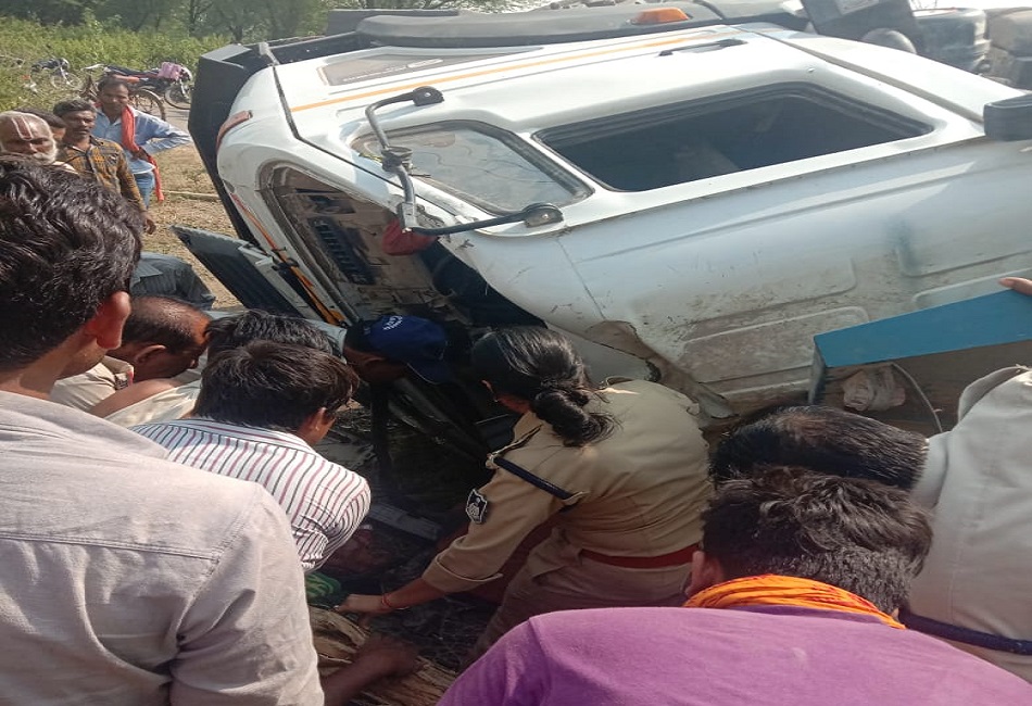 सतना में बड़ा हादसा: पत्थर लोड हाइवा पलटा, 5 दबे, पढ़िए पूरी खबर