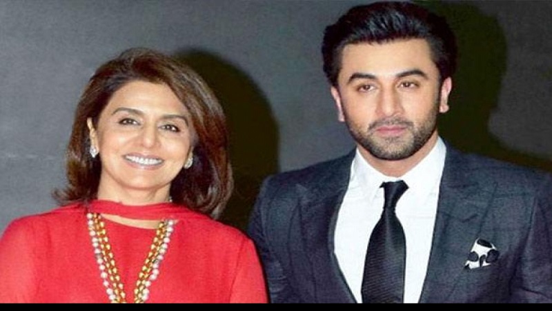 पुराने घर का मुयायना करने बेटे के साथ पहुंची नीतू सिंह, फिर अचानक हुआ कुछ ऐसा की माँ को छोड़कर चला गया रणबीर