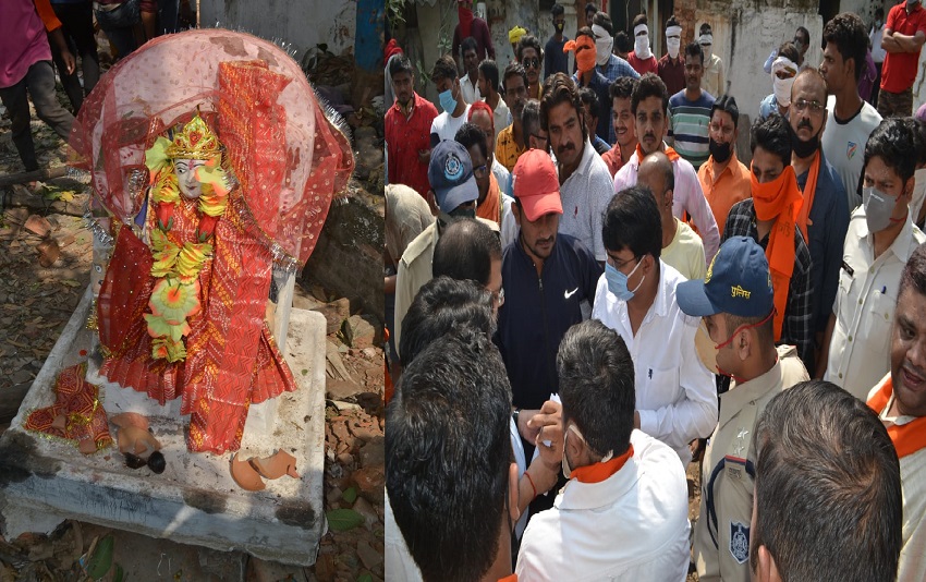 रीवा: हनुमान प्रतिमा गायब होने से भड़का आक्रोश, टायर जला कर सड़क पर बैठे बजरंगी