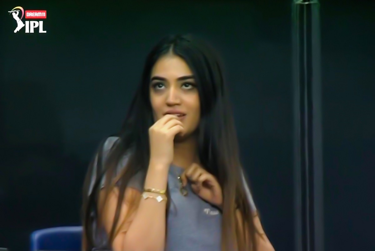 IPL की The Super Over Girl : MI vs KXIP के मैच में Mystery बनी ये Girl, 3 घंटे में 80 हजार फॉलोवर्स