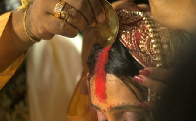 सिंदूर के बहाने प्रेमी ने दिया धोखा, युवती ने उठाया खौफनाक कदम सिंदूर के बहाने प्रेमी ने दिया धोखा, युवती ने उठाया खौफनाक कदम