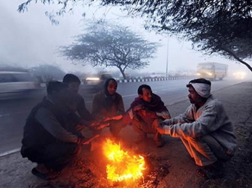 ज्यादा ठंड लग रही तो हो जाएं अलर्ट, हो सकती है कोई बीमारी... ज्यादा ठंड लग रही तो हो जाएं अलर्ट, हो सकती है कोई बीमारी...