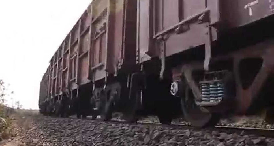 कोयले से लदी ट्रेन में युवक का मिला जला शव, मचा हड़कंप