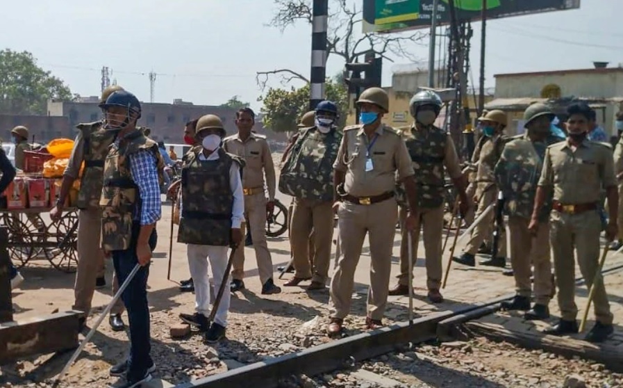 UP Police का फिर दावा: हाथरस में लड़की से गैंगरेप नहीं हुआ, ये बताई मौत की वजह UP Police का फिर दावा: हाथरस में लड़की से गैंगरेप नहीं हुआ, ये बताई मौत की वजह